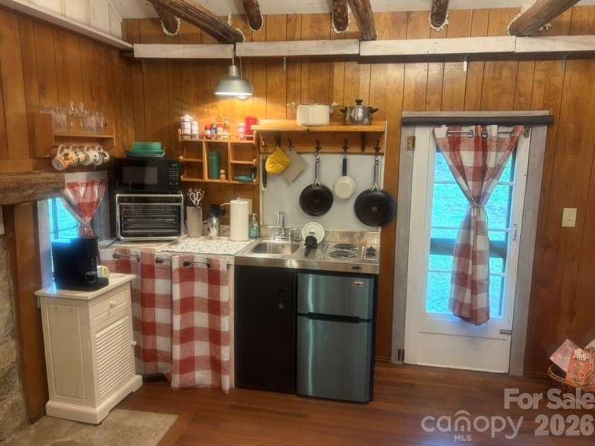 30 Grove Park, Waynesville, NC 28786.  MLS# CAR4358777, YatesRealty ID 6322. 