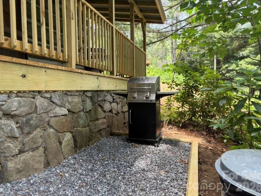 30 Grove Park, Waynesville, NC 28786.  MLS# CAR4358777, YatesRealty ID 6322. 