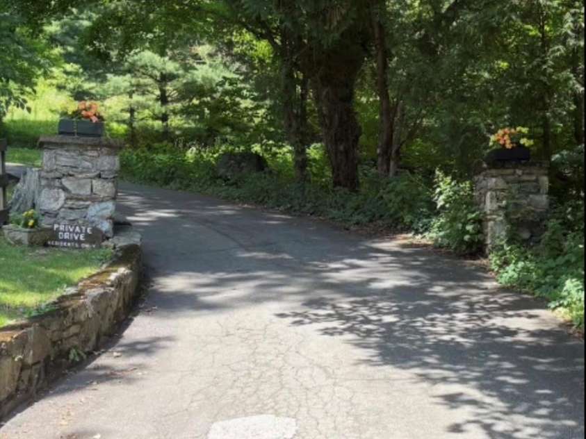 30 Grove Park, Waynesville, NC 28786.  MLS# CAR4358777, YatesRealty ID 6322. 