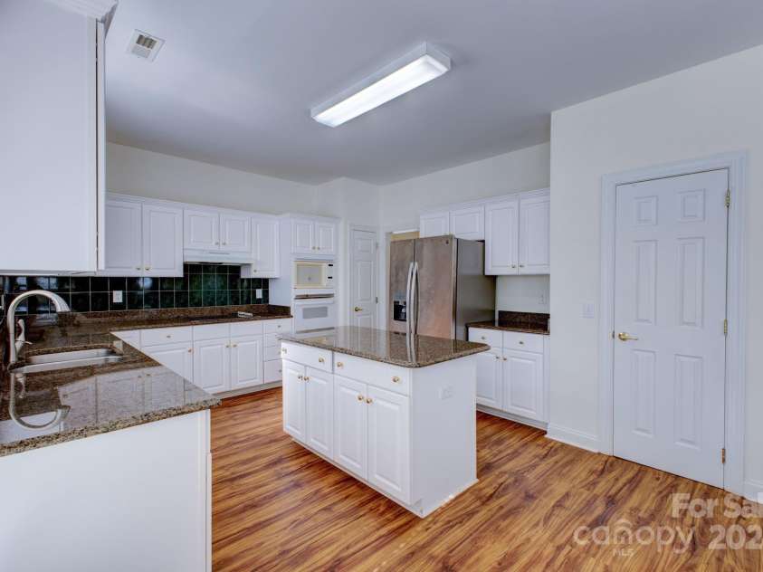 6416 Red Maple Drive, Charlotte, NC 28277.  MLS# CAR4194674, YatesRealty ID 6323. 