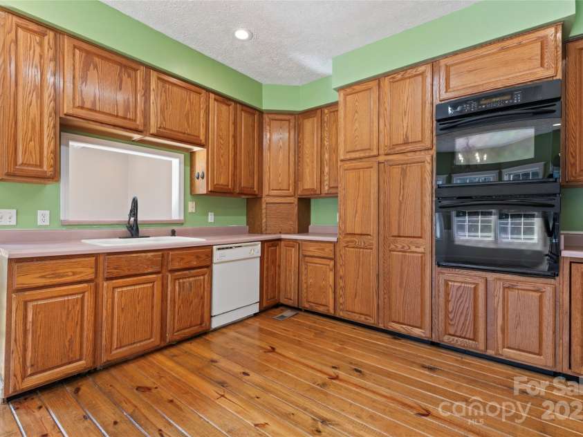 2720 Lentz Road, China Grove, NC 28023.  MLS# CAR4309058, YatesRealty ID 6325. Wall oven was purchased new 6 years ago.