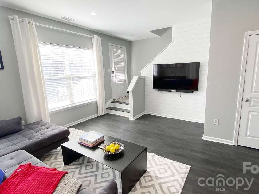 446 Worthington Avenue, Charlotte, NC 28203.  MLS# CAR4352271, YatesRealty ID 6327. 