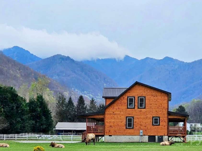 21 Kennerly Cove, Maggie Valley, NC 28751.  MLS# CAR4150956, YatesRealty ID 6329. 