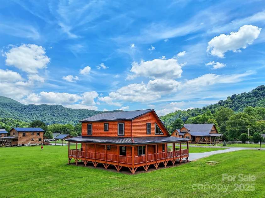 21 Kennerly Cove, Maggie Valley, NC 28751.  MLS# CAR4150956, YatesRealty ID 6329. 