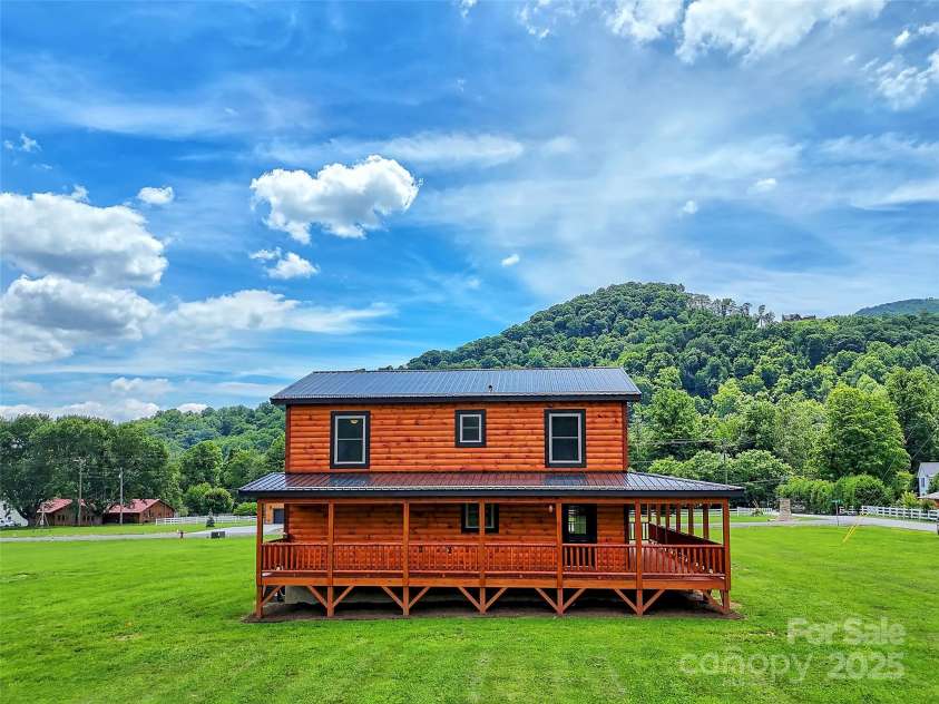 21 Kennerly Cove, Maggie Valley, NC 28751.  MLS# CAR4150956, YatesRealty ID 6329. 
