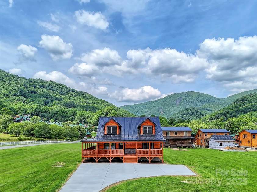 21 Kennerly Cove, Maggie Valley, NC 28751.  MLS# CAR4150956, YatesRealty ID 6329. 