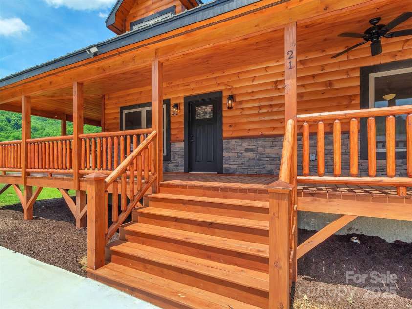 21 Kennerly Cove, Maggie Valley, NC 28751.  MLS# CAR4150956, YatesRealty ID 6329. 
