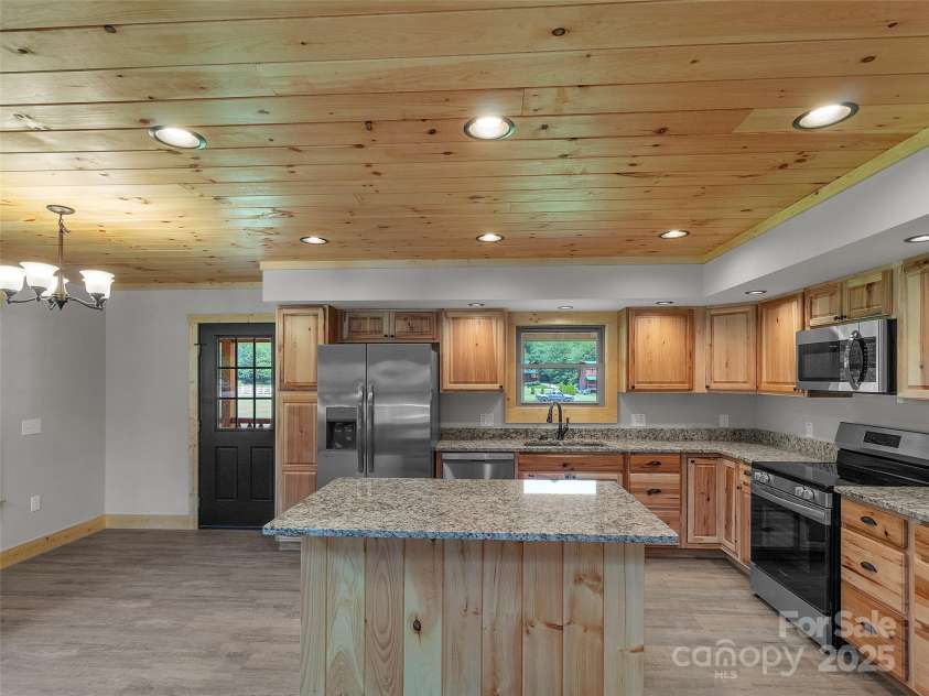 21 Kennerly Cove, Maggie Valley, NC 28751.  MLS# CAR4150956, YatesRealty ID 6329. 