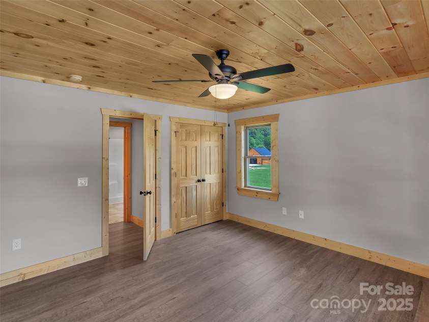 21 Kennerly Cove, Maggie Valley, NC 28751.  MLS# CAR4150956, YatesRealty ID 6329. 