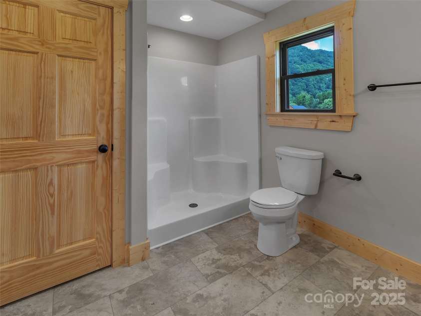 21 Kennerly Cove, Maggie Valley, NC 28751.  MLS# CAR4150956, YatesRealty ID 6329. 