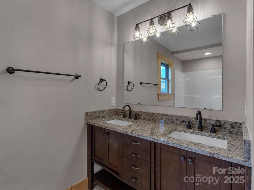 21 Kennerly Cove, Maggie Valley, NC 28751.  MLS# CAR4150956, YatesRealty ID 6329. 