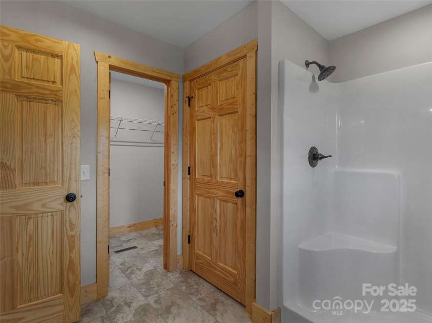 21 Kennerly Cove, Maggie Valley, NC 28751.  MLS# CAR4150956, YatesRealty ID 6329. 