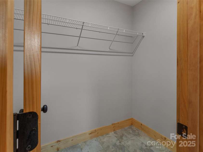 21 Kennerly Cove, Maggie Valley, NC 28751.  MLS# CAR4150956, YatesRealty ID 6329. 