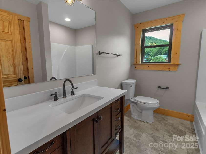 21 Kennerly Cove, Maggie Valley, NC 28751.  MLS# CAR4150956, YatesRealty ID 6329. 