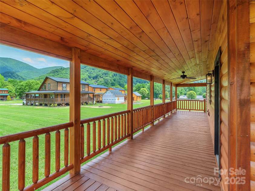 21 Kennerly Cove, Maggie Valley, NC 28751.  MLS# CAR4150956, YatesRealty ID 6329. 