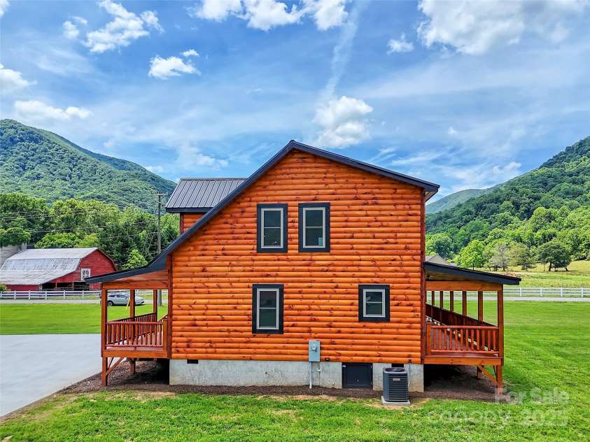 21 Kennerly Cove, Maggie Valley, NC 28751.  MLS# CAR4150956, YatesRealty ID 6329. 