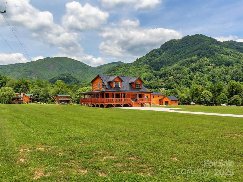 21 Kennerly Cove, Maggie Valley, NC 28751.  MLS# CAR4150956, YatesRealty ID 6329. 