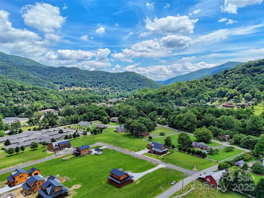 21 Kennerly Cove, Maggie Valley, NC 28751.  MLS# CAR4150956, YatesRealty ID 6329. 