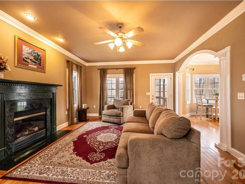 2640 Ironwood Drive, Hickory, NC 28602.  MLS# CAR4351104, YatesRealty ID 6329. 
