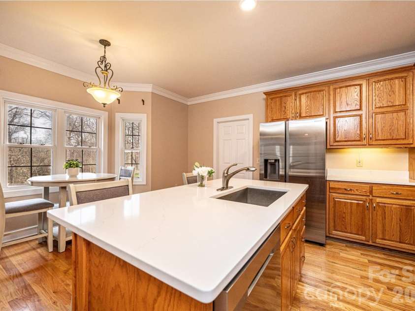2640 Ironwood Drive, Hickory, NC 28602.  MLS# CAR4351104, YatesRealty ID 6329. 