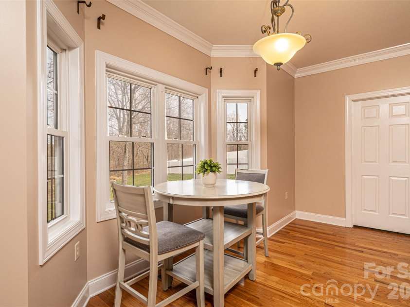 2640 Ironwood Drive, Hickory, NC 28602.  MLS# CAR4351104, YatesRealty ID 6329. 