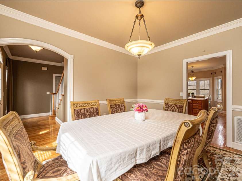 2640 Ironwood Drive, Hickory, NC 28602.  MLS# CAR4351104, YatesRealty ID 6329. 