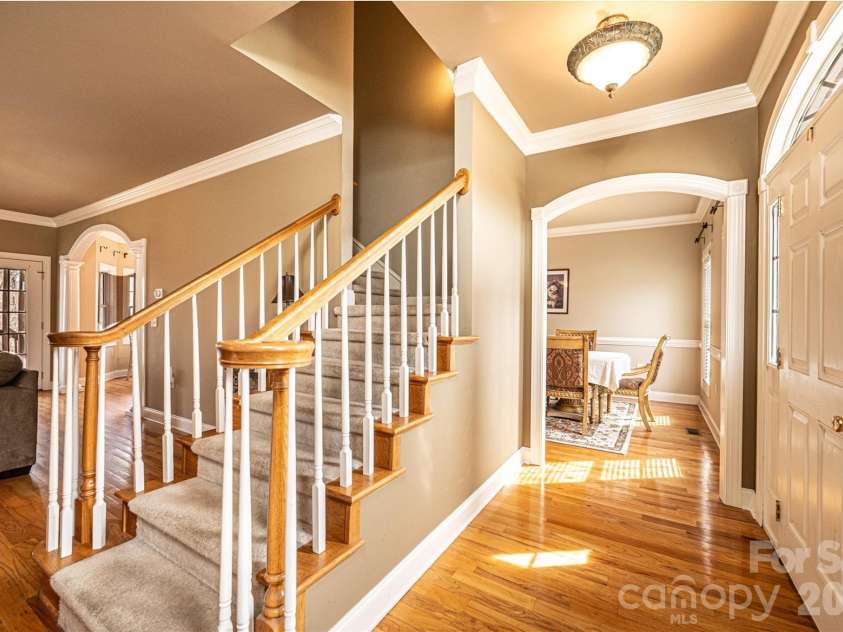 2640 Ironwood Drive, Hickory, NC 28602.  MLS# CAR4351104, YatesRealty ID 6329. 