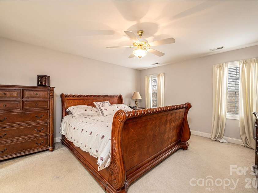 2640 Ironwood Drive, Hickory, NC 28602.  MLS# CAR4351104, YatesRealty ID 6329. 