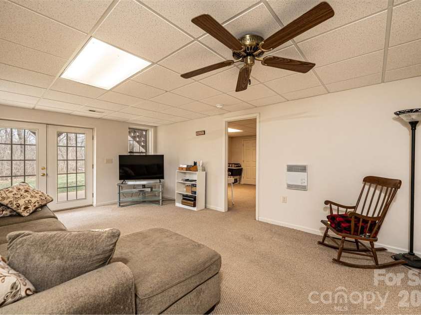 2640 Ironwood Drive, Hickory, NC 28602.  MLS# CAR4351104, YatesRealty ID 6329. 