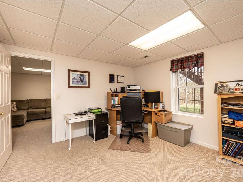 2640 Ironwood Drive, Hickory, NC 28602.  MLS# CAR4351104, YatesRealty ID 6329. 