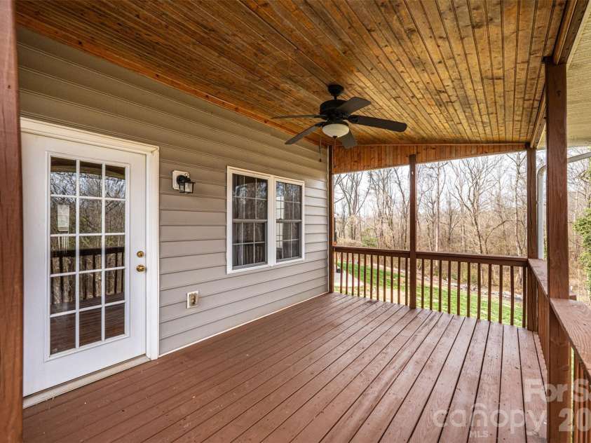 2640 Ironwood Drive, Hickory, NC 28602.  MLS# CAR4351104, YatesRealty ID 6329. 
