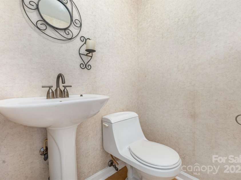 4529 Creemore Drive, Charlotte, NC 28213.  MLS# CAR4303833, YatesRealty ID 633. 