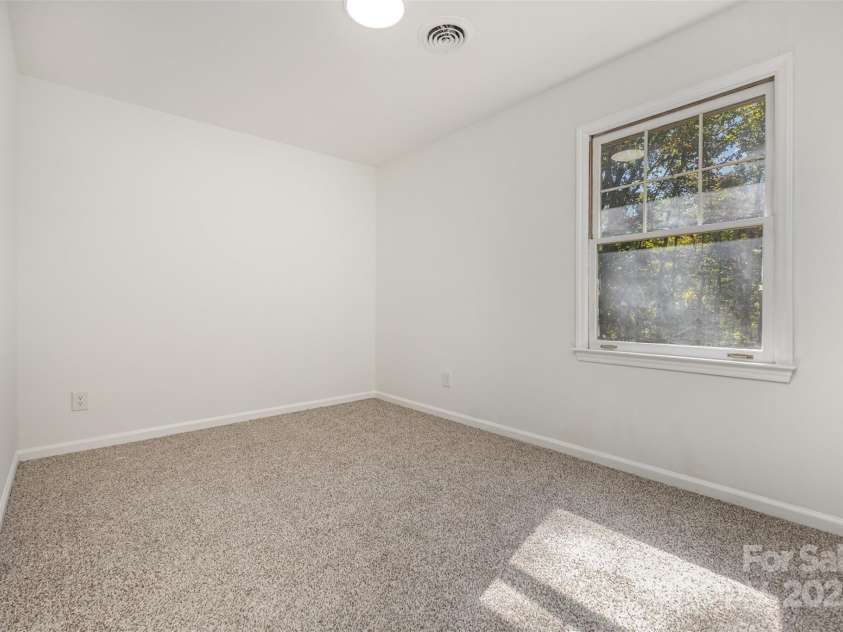 4529 Creemore Drive, Charlotte, NC 28213.  MLS# CAR4303833, YatesRealty ID 633. 