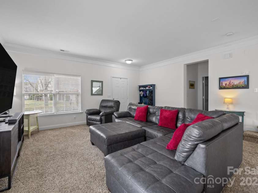 6627 Latherton Lane, Charlotte, NC 28278.  MLS# CAR4239167, YatesRealty ID 6330. 