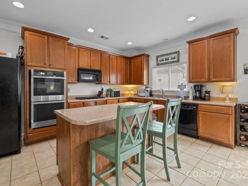 6627 Latherton Lane, Charlotte, NC 28278.  MLS# CAR4239167, YatesRealty ID 6330. 