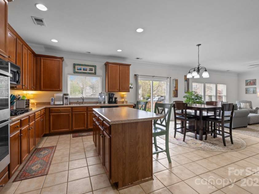 6627 Latherton Lane, Charlotte, NC 28278.  MLS# CAR4239167, YatesRealty ID 6330. 