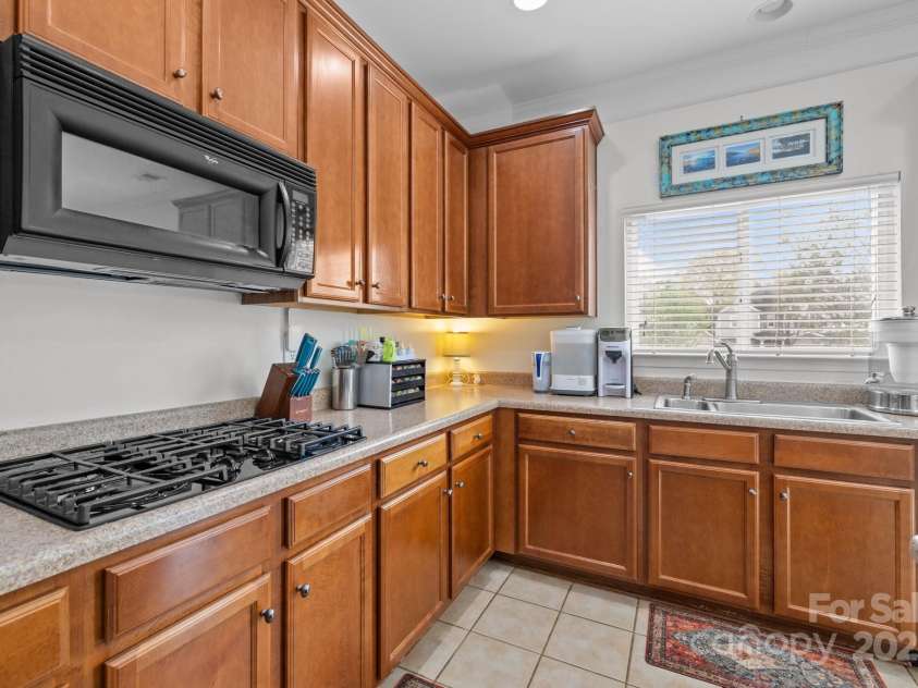 6627 Latherton Lane, Charlotte, NC 28278.  MLS# CAR4239167, YatesRealty ID 6330. 