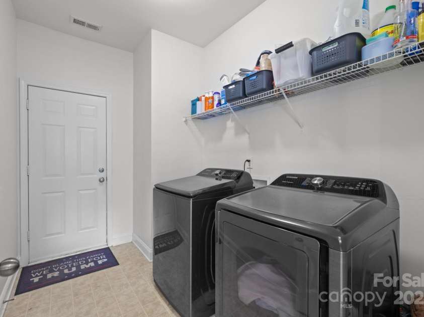 6627 Latherton Lane, Charlotte, NC 28278.  MLS# CAR4239167, YatesRealty ID 6330. 