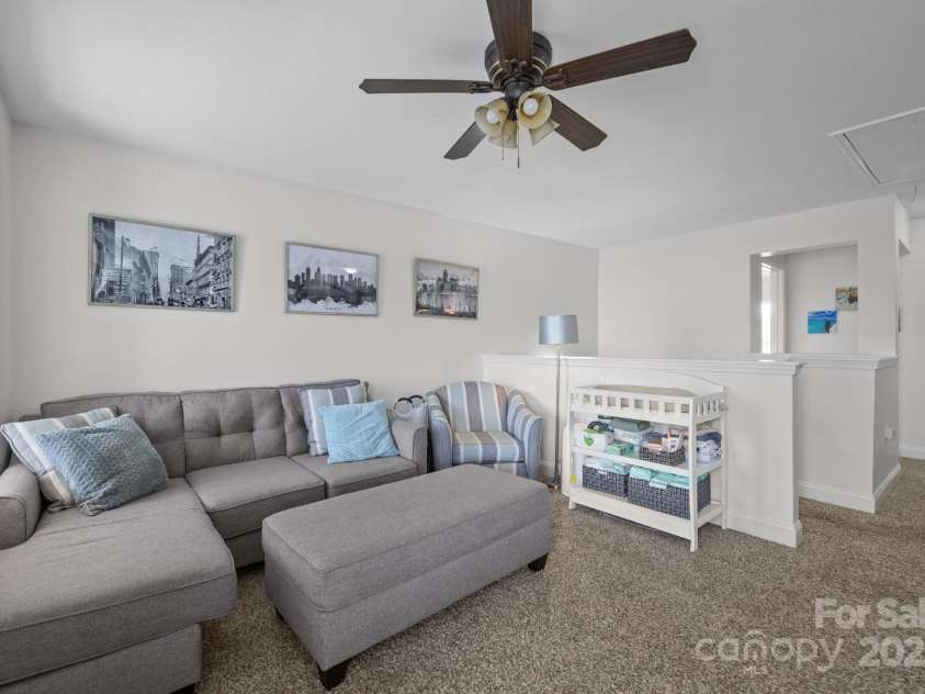 6627 Latherton Lane, Charlotte, NC 28278.  MLS# CAR4239167, YatesRealty ID 6330. 