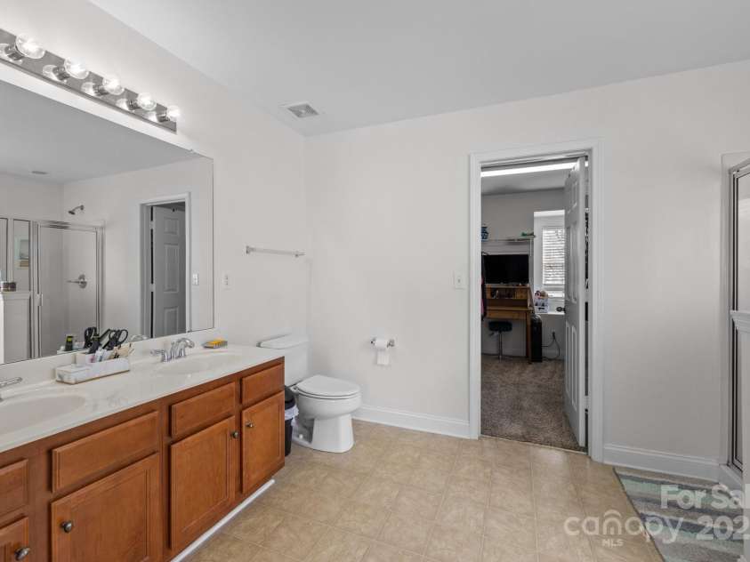 6627 Latherton Lane, Charlotte, NC 28278.  MLS# CAR4239167, YatesRealty ID 6330. 