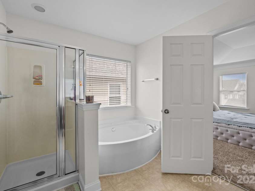 6627 Latherton Lane, Charlotte, NC 28278.  MLS# CAR4239167, YatesRealty ID 6330. 