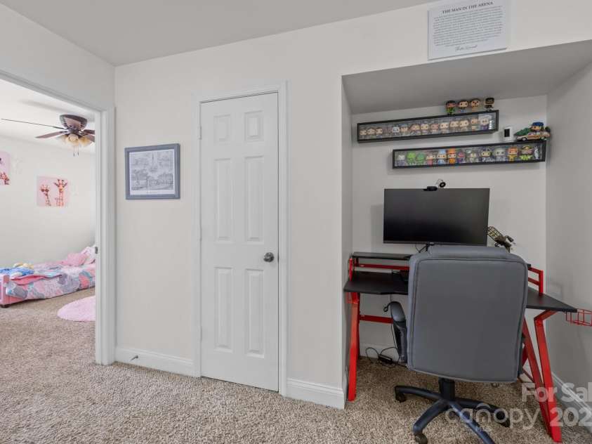 6627 Latherton Lane, Charlotte, NC 28278.  MLS# CAR4239167, YatesRealty ID 6330. 