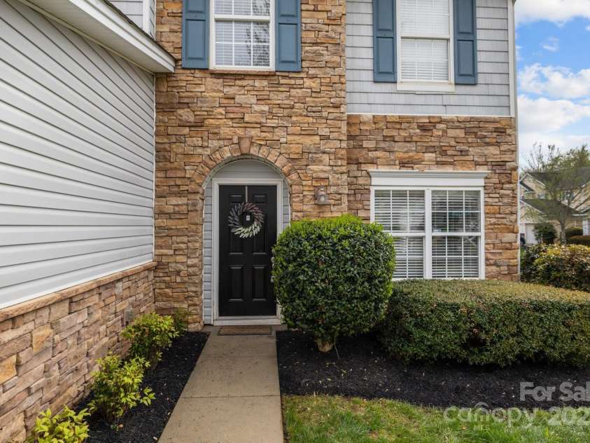 6627 Latherton Lane, Charlotte, NC 28278.  MLS# CAR4239167, YatesRealty ID 6330. 