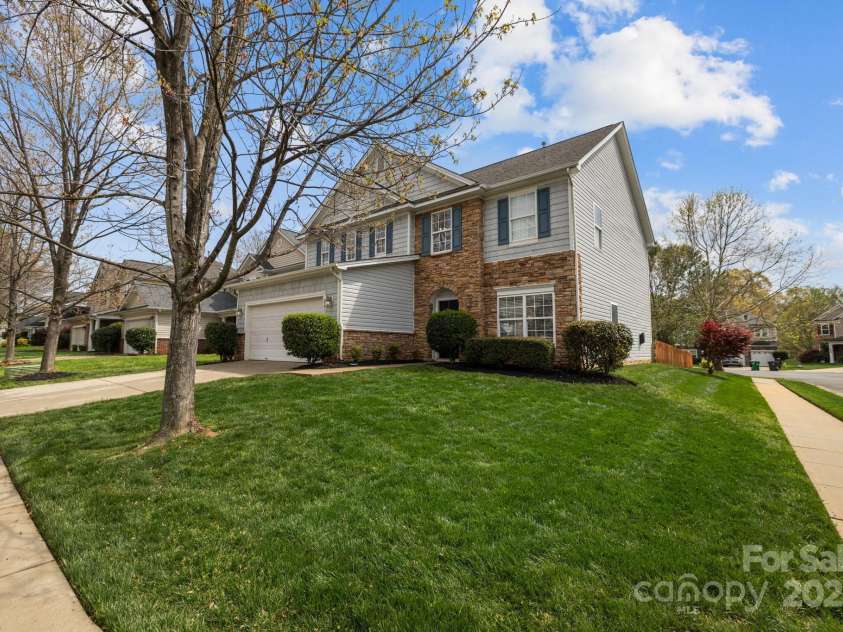 6627 Latherton Lane, Charlotte, NC 28278.  MLS# CAR4239167, YatesRealty ID 6330. 