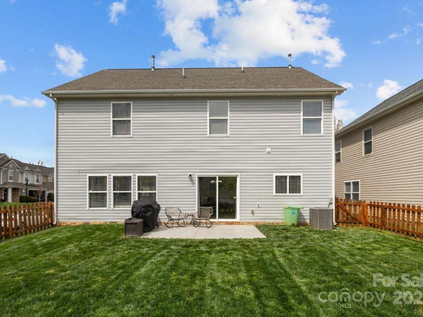 6627 Latherton Lane, Charlotte, NC 28278.  MLS# CAR4239167, YatesRealty ID 6330. 