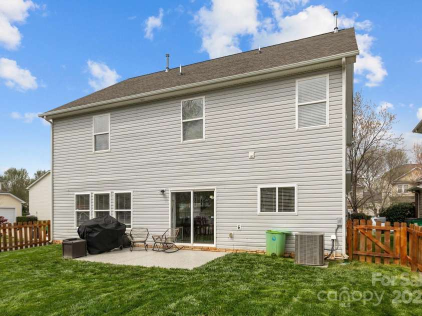 6627 Latherton Lane, Charlotte, NC 28278.  MLS# CAR4239167, YatesRealty ID 6330. 