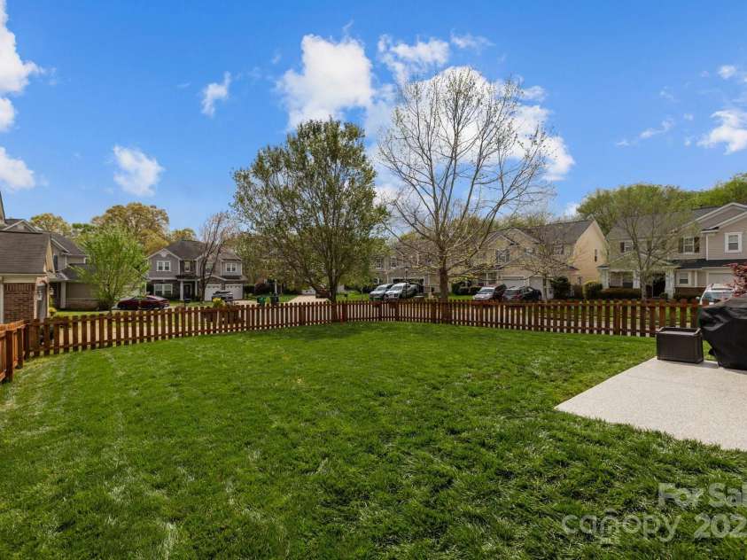 6627 Latherton Lane, Charlotte, NC 28278.  MLS# CAR4239167, YatesRealty ID 6330. 