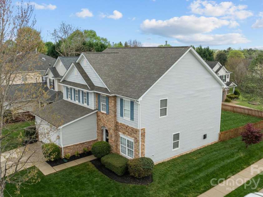 6627 Latherton Lane, Charlotte, NC 28278.  MLS# CAR4239167, YatesRealty ID 6330. 