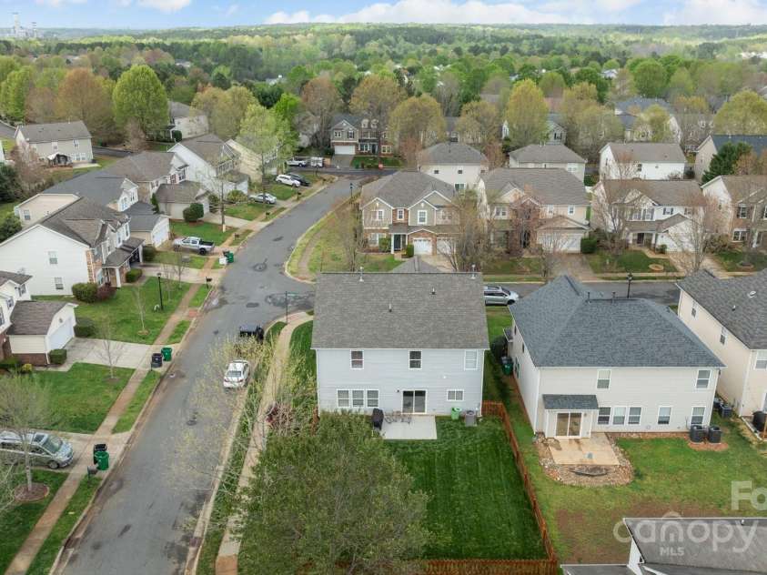 6627 Latherton Lane, Charlotte, NC 28278.  MLS# CAR4239167, YatesRealty ID 6330. 
