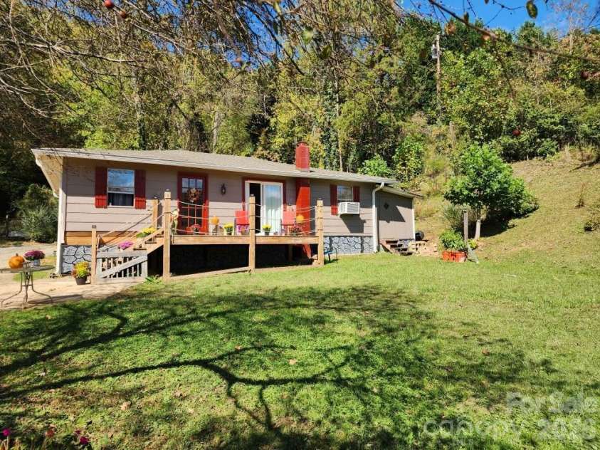 41 Gunches Dirt Road, Candler, NC 28715.  MLS# CAR4337380, YatesRealty ID 6331. 